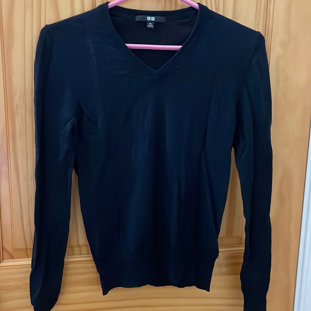Uniqlo merino wool v neck